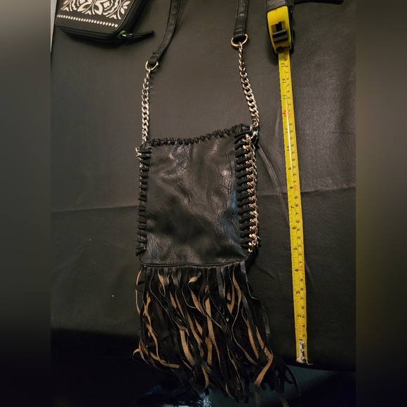 Small funky fringe purse with chain crossbody - Picture 3 of 6
